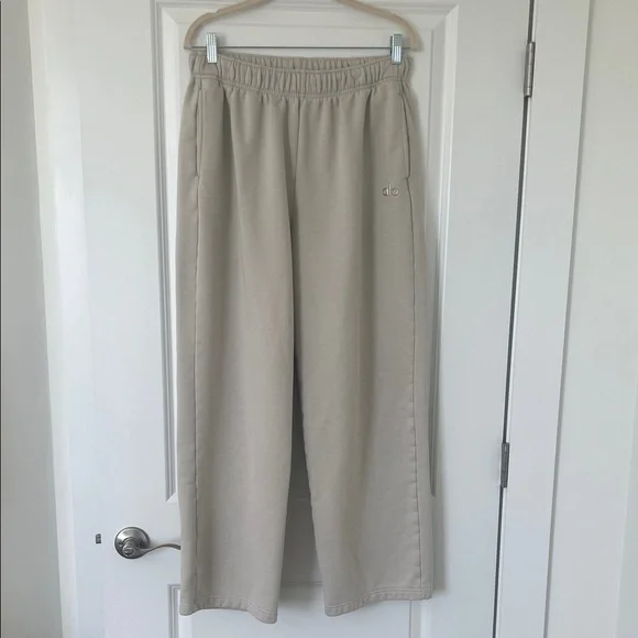 ALO “Bone” Straight Leg Sweatpants for Sale. - Picture 4 of 9